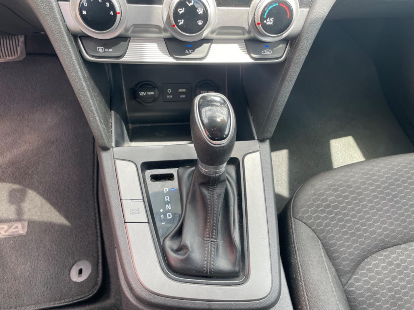 2019 Silver Hyundai Elantra (KMHD74LF9KU) with an 4-Cyl, 2.0 Liter engine, Automatic, 6-Spd w/Shiftronic transmission, located at 8008 Warden Rd, Sherwood, AR, 72120, (501) 801-6100, 34.830078, -92.186684 - Photo#20